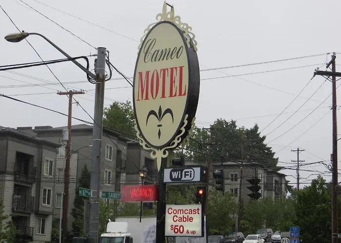 Portland Motels near airport